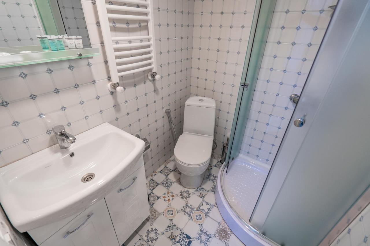 Mini Hotel On Aghmashenebeli Ave Tbilisi Exterior photo